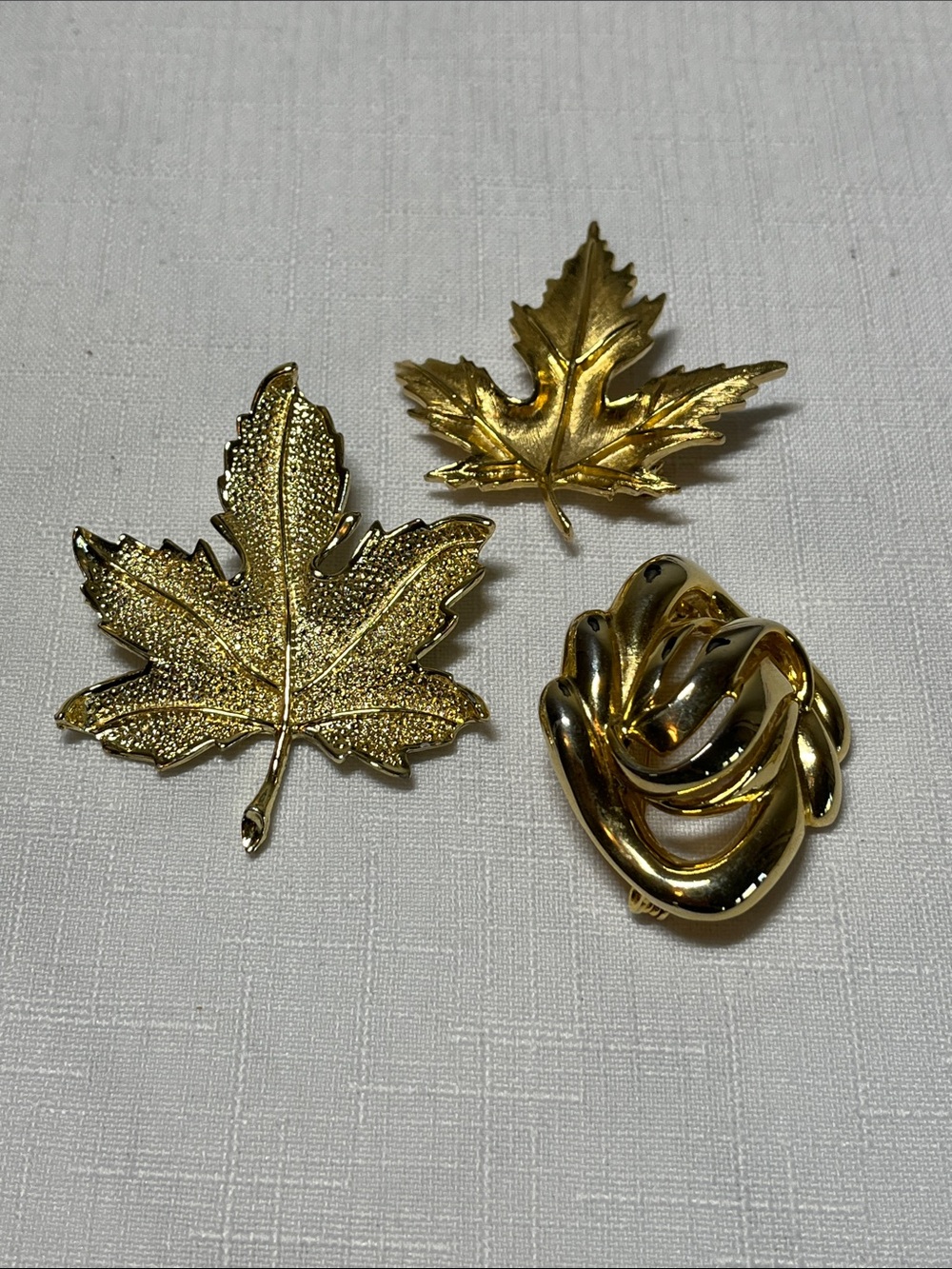 Vintage Gold Leaf (2) and Knot Brooch Set
3 total